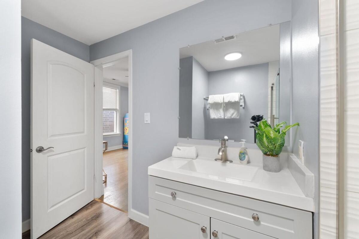 Stylish 2Br Urban Retreat In River West Чикаго Экстерьер фото