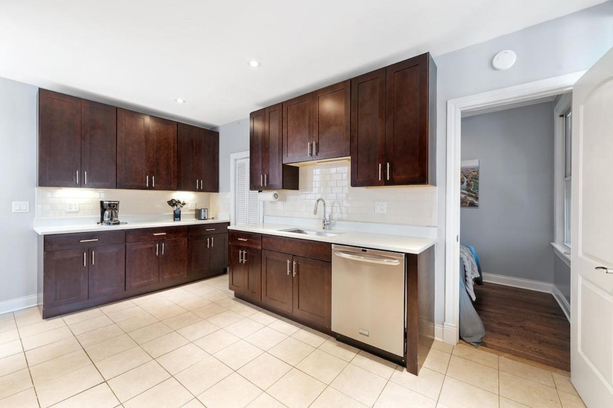 Stylish 2Br Urban Retreat In River West Чикаго Экстерьер фото