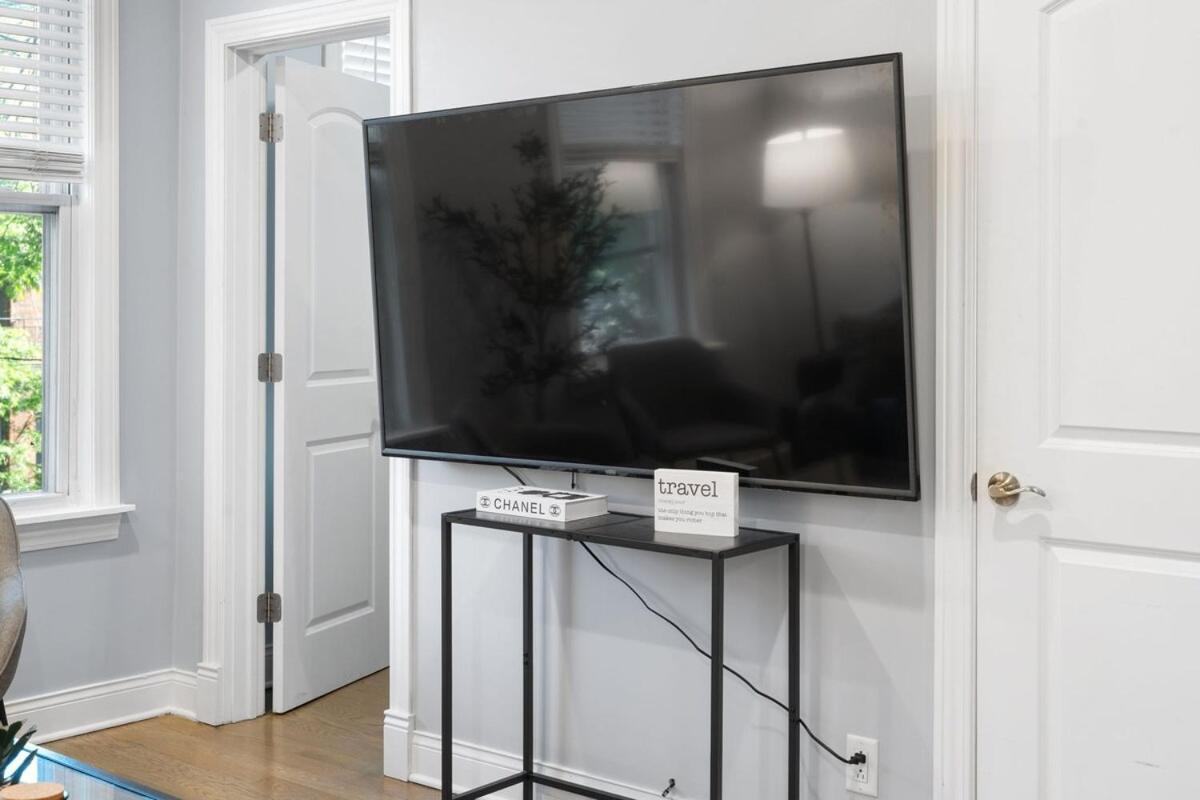 Stylish 2Br Urban Retreat In River West Чикаго Экстерьер фото